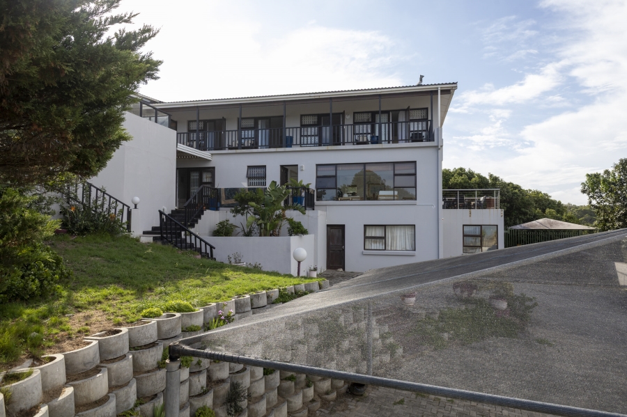 8 Bedroom Property for Sale in West Beach Eastern Cape